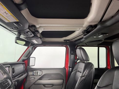 Used 2022 Jeep Wrangler Unlimited Sahara image 24