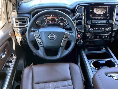Certified 2023 Nissan Titan Platinum Reserve w/ Moonroof Package image 5