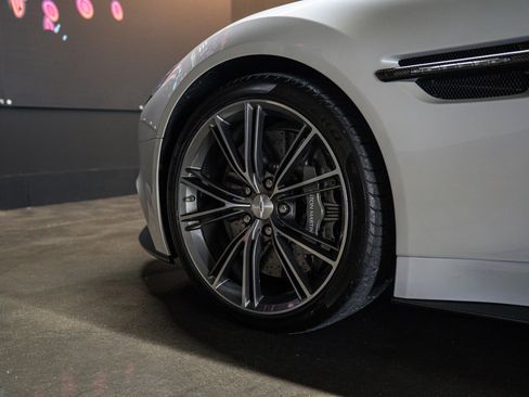 Used 2014 Aston Martin Vanquish Coupe RWD image 21