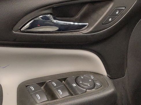 Used 2022 Chevrolet Equinox LS w/ LS Convenience Package image 27