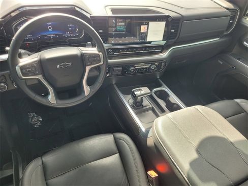 Used 2024 Chevrolet Silverado 1500 LT Trail Boss w/ Convenience Package II image 11