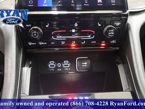 Used 2024 Jeep Grand Cherokee Limited image 19