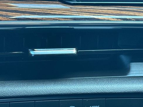 Used 2023 Cadillac Escalade Premium Luxury image 26