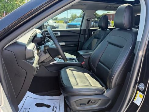Certified 2023 Ford Explorer XLT w/ Equipment Group 202A AWD/4WD image 12