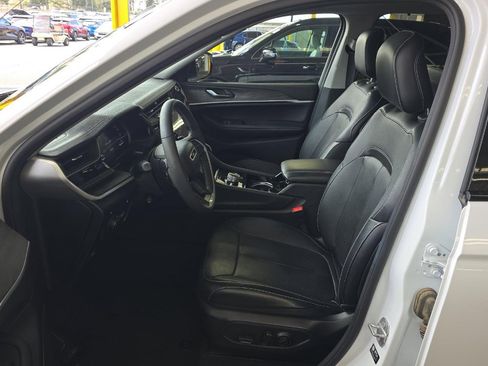 Used 2023 Jeep Grand Cherokee 4WD 4xe w/ Luxury Tech Group II image 7