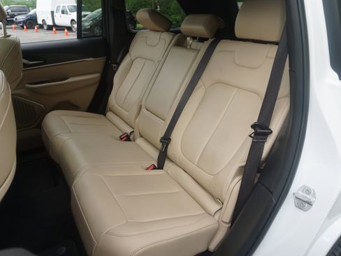 Used 2023 Jeep Grand Cherokee 4WD 4xe image 18