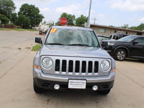 Used 2017 Jeep Patriot Latitude FWD image 3
