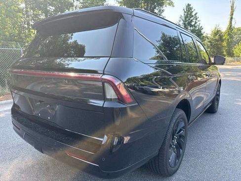 Used 2025 Lincoln Navigator Reserve w/ Jet Appearance Package AWD/4WD image 5