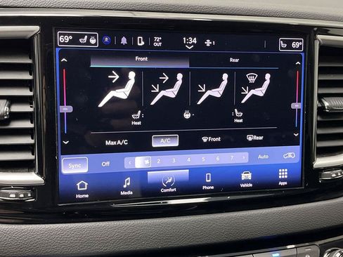 Used 2024 Chrysler Pacifica Touring-L FWD image 19