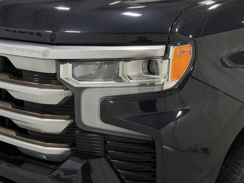 Used 2022 Chevrolet Silverado 1500 High Country w/ High Country Premium Package AWD/4WD image 32