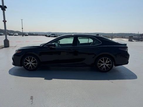 Certified 2023 Toyota Camry SE w/ Cold Weather Package AWD/4WD image 10