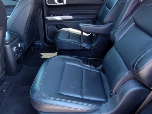 Used 2021 Ford Explorer XLT w/ Equipment Group 202A AWD/4WD image 9