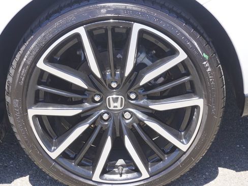 Used 2025 Honda Accord Touring image 4