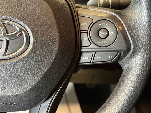 Used 2020 Toyota Corolla LE FWD image 12