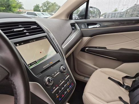 Used 2017 Lincoln MKC Reserve image 24