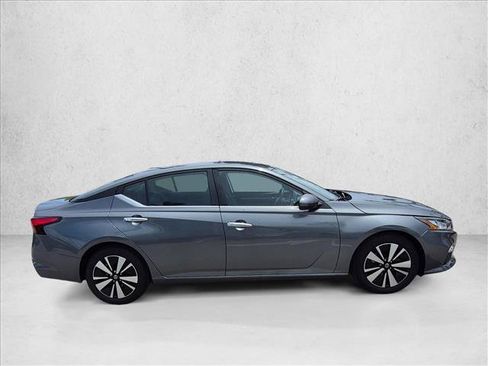 Used 2022 Nissan Altima 2.5 SV FWD image 4