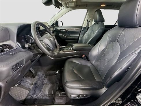 Used 2021 Toyota Highlander Platinum image 21