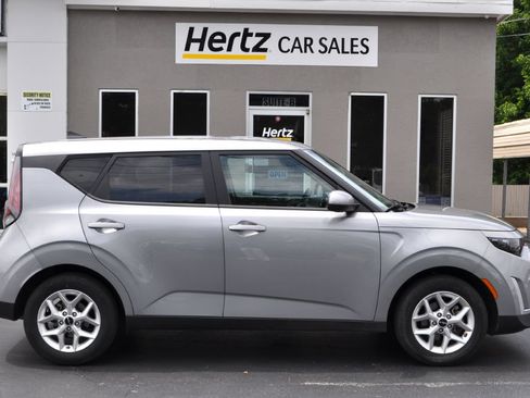 Used 2024 Kia Soul LX w/ Option Group 015 FWD image 21