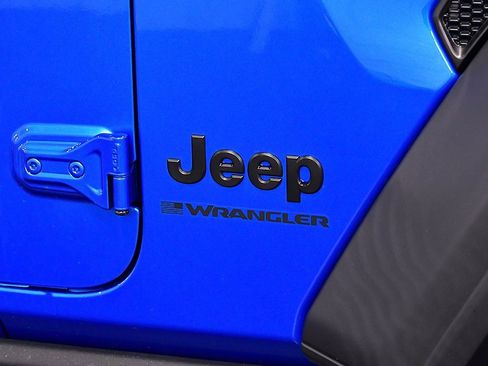 Used 2023 Jeep Wrangler Willys image 11