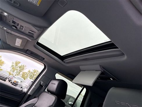 Used 2020 GMC Yukon Denali w/ Denali Ultimate Package image 22