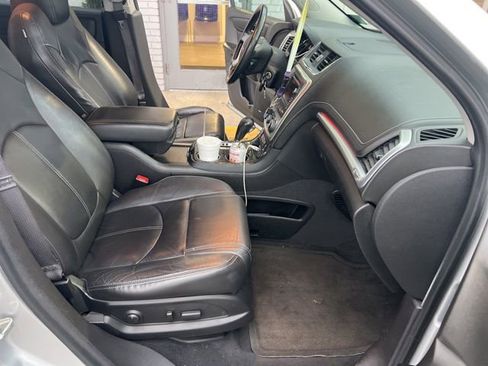 Used 2015 GMC Acadia SLT image 11