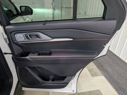 Used 2025 Ford Explorer ST image 27