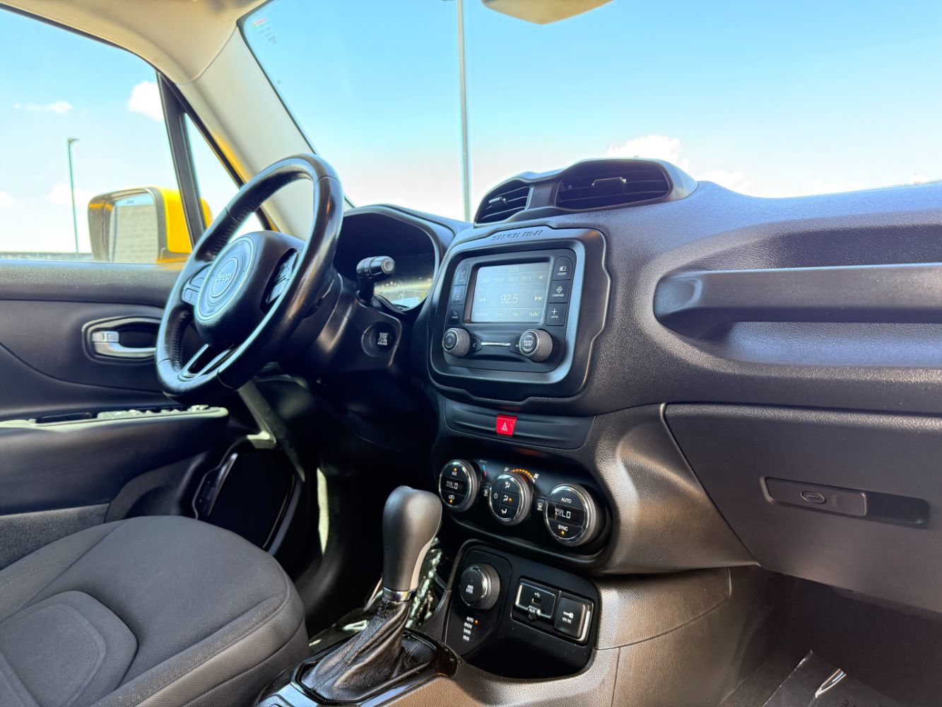 Used 2017 Jeep Renegade Altitude AWD/4WD image 14