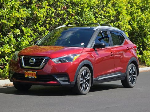 Used 2020 Nissan Kicks SR w/ SR Premium Package FWD image 7