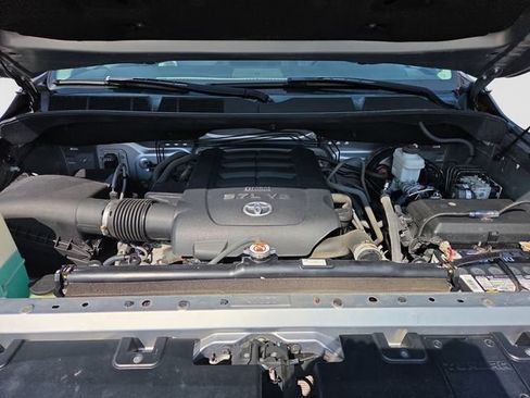 Used 2021 Toyota Tundra Limited w/ Limited Premium Package AWD/4WD image 32