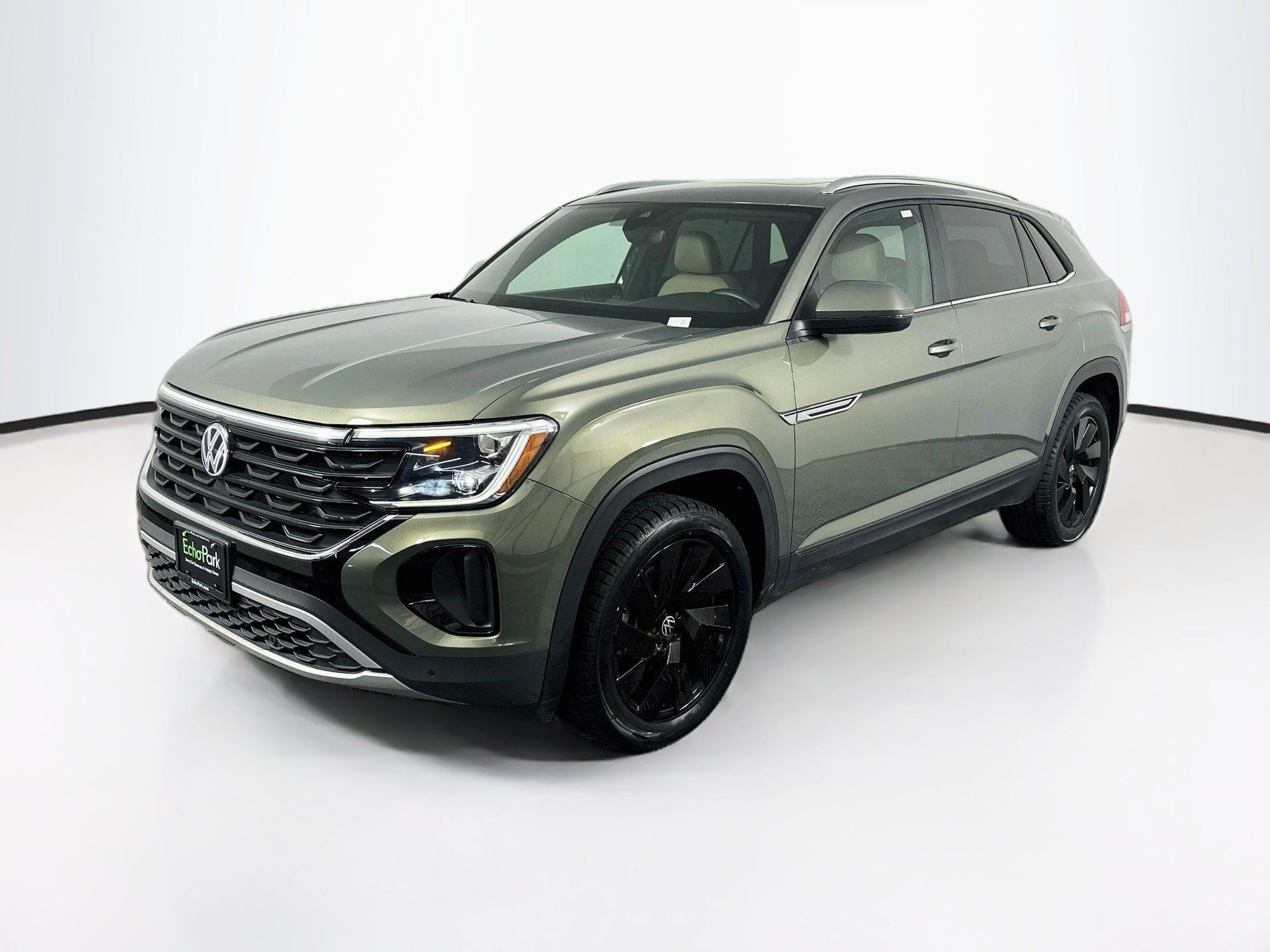 Used 2025 Volkswagen Atlas Cross Sport SE FWD image 3