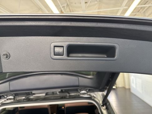 Certified 2025 Toyota Highlander Limited image 12