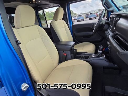 Used 2023 Jeep Gladiator Sport AWD/4WD image 19