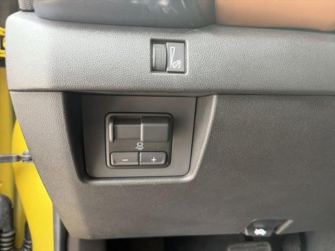 Used 2024 GMC Canyon AT4 w/ AT4 Premium Package AWD/4WD image 20