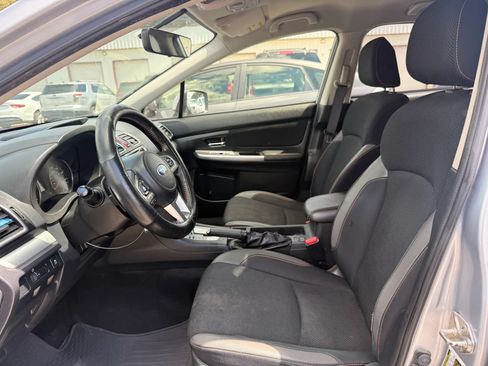 Used 2017 Subaru Crosstrek 2.0i Premium w/ Popular Package #1 AWD/4WD image 2