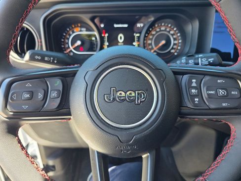 Used 2024 Jeep Wrangler Rubicon image 18