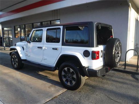 Used 2018 Jeep Wrangler Unlimited Sahara image 13