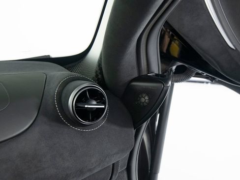 Used 2024 McLaren 750S Spider RWD image 32