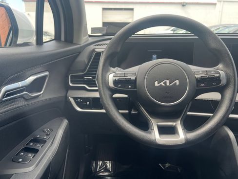 Used 2025 Kia Sportage LX FWD image 33