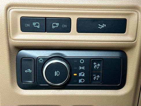 Used 2022 Ford F150 Lariat AWD/4WD image 12