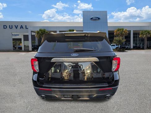 Used 2022 Ford Explorer XLT w/ Equipment Group 202A image 5