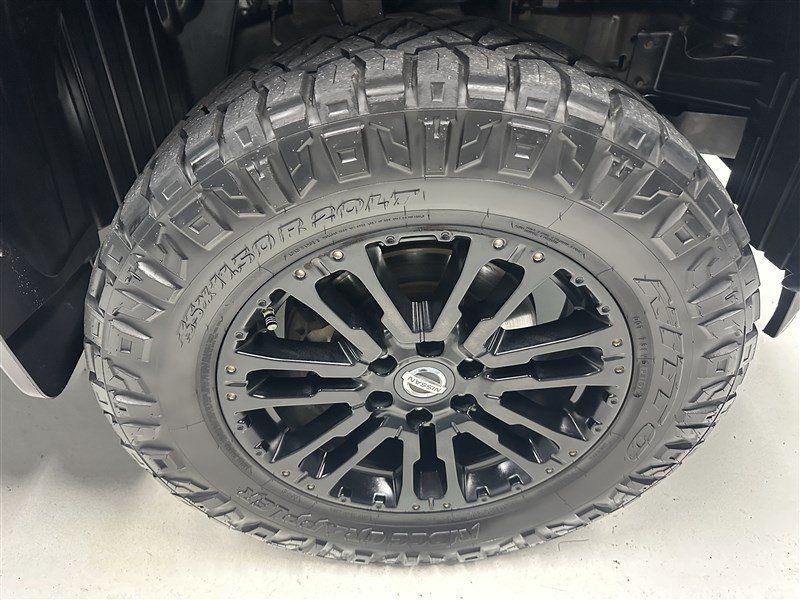 Used 2019 Nissan Titan SV w/ SV Convenience Package AWD/4WD image 14