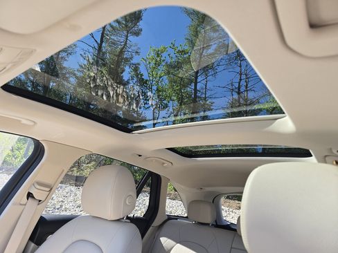Used 2020 Mercedes-Benz GLC 300 4MATIC image 3