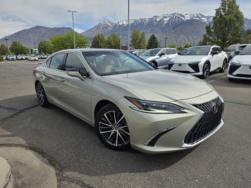 Used 2025 Lexus ES 350 w/ Premium Package image 4