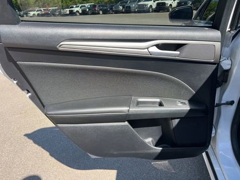 Used 2020 Ford Fusion SE AWD/4WD image 16