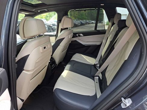 Used 2022 BMW X5 xDrive45e w/ M Sport Package AWD/4WD image 11