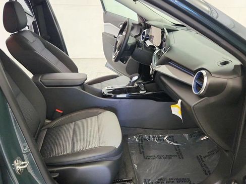 Used 2025 Chevrolet Trax LT w/ Driver Confidence Package FWD image 29