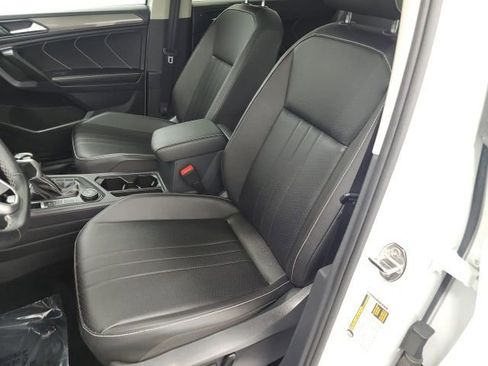 Used 2023 Volkswagen Tiguan SE w/ Panoramic Sunroof Package AWD/4WD image 15