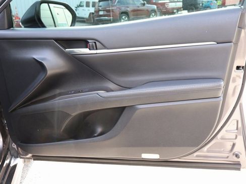 Used 2022 Toyota Camry XSE w/ Cold Weather Package image 8