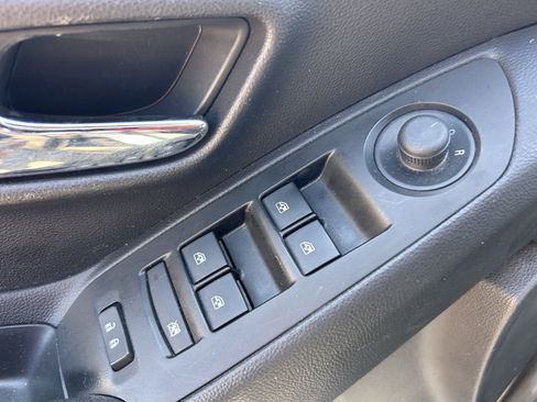 Used 2019 Chevrolet Trax LT w/ LT Convenience Package FWD image 17