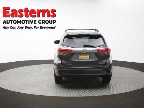 Used 2019 Toyota Highlander XLE AWD/4WD image 40